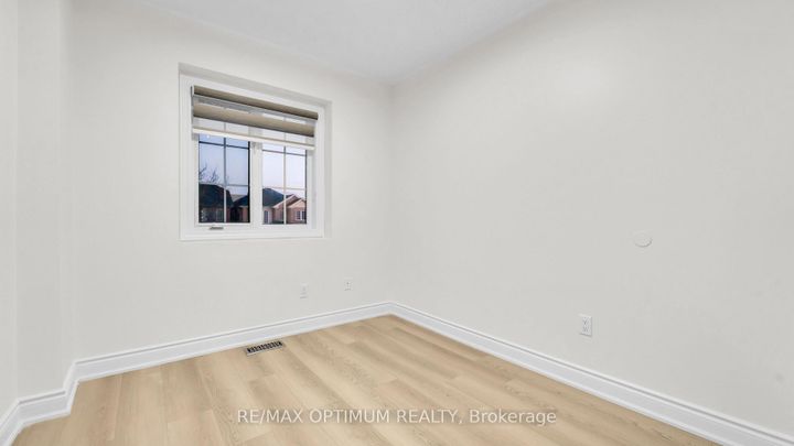 Photo 35 at 9 Ridgefield Court, Vales of Castlemore, Brampton