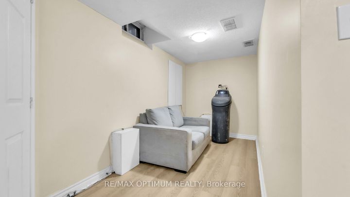 Photo 37 at 9 Ridgefield Court, Vales of Castlemore, Brampton