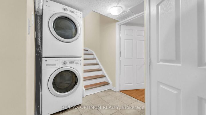 Photo 38 at 9 Ridgefield Court, Vales of Castlemore, Brampton