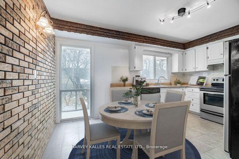 Photo 8 at 82 Poplar Crescent, Aurora Highlands, Aurora