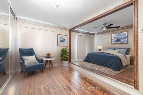 Photo 9 at 82 Poplar Crescent, Aurora Highlands, Aurora