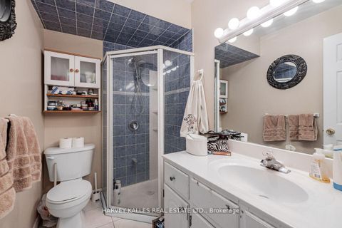 Photo 10 at 82 Poplar Crescent, Aurora Highlands, Aurora