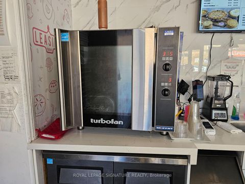 Photo 4 at 1639 Bayview Avenue, Leaside, Toronto