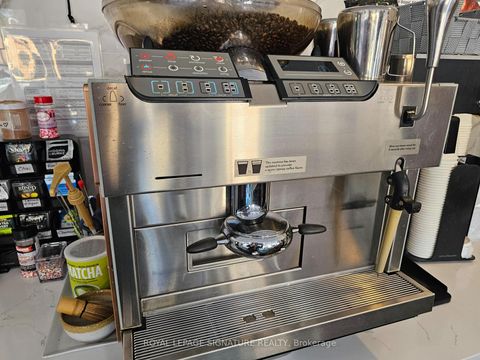 Photo 5 at 1639 Bayview Avenue, Leaside, Toronto