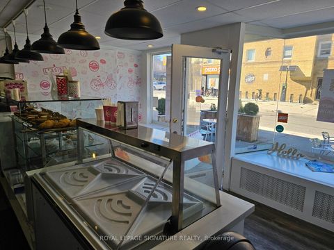 Photo 9 at 1639 Bayview Avenue, Leaside, Toronto