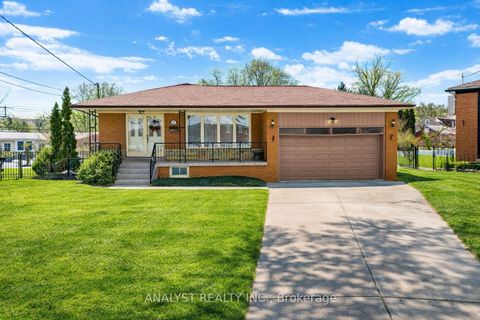 Photo 0 at 15 Debby Court, Pelmo Park W4, Toronto