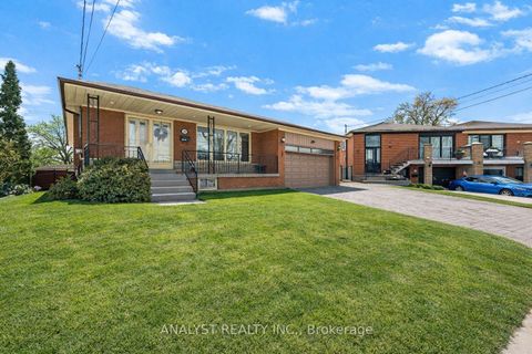 Photo 1 at 15 Debby Court, Pelmo Park W4, Toronto