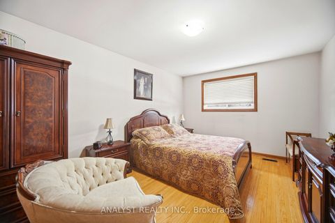 Photo 19 at 15 Debby Court, Pelmo Park W4, Toronto