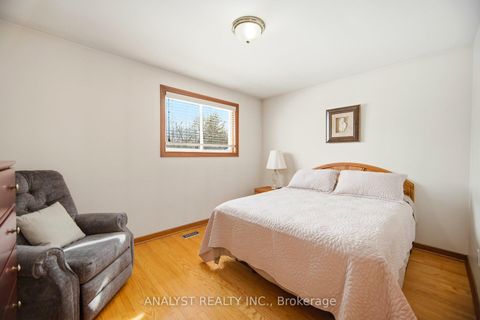 Photo 22 at 15 Debby Court, Pelmo Park W4, Toronto