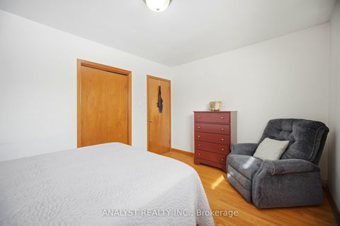 Photo 23 at 15 Debby Court, Pelmo Park W4, Toronto