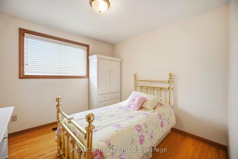 Photo 24 at 15 Debby Court, Pelmo Park W4, Toronto