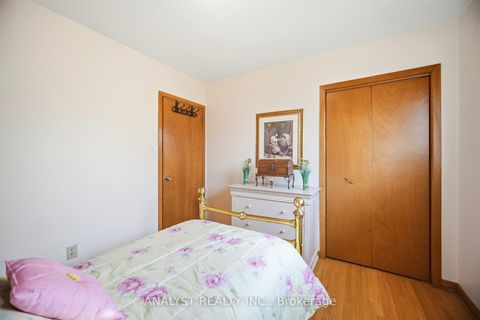Photo 25 at 15 Debby Court, Pelmo Park W4, Toronto