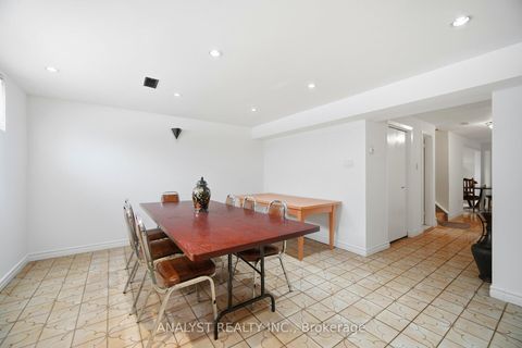 Photo 32 at 15 Debby Court, Pelmo Park W4, Toronto