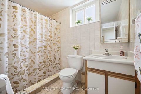 Photo 39 at 15 Debby Court, Pelmo Park W4, Toronto