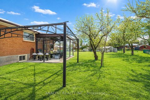 Photo 42 at 15 Debby Court, Pelmo Park W4, Toronto