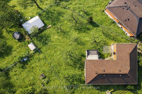 Photo 43 at 15 Debby Court, Pelmo Park W4, Toronto