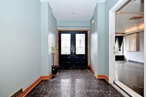 Photo 3 at 622 The Queensway, Queensway, Toronto