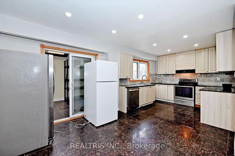 Photo 8 at 622 The Queensway, Queensway, Toronto