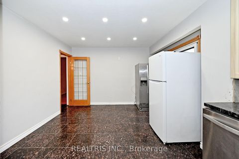 Photo 11 at 622 The Queensway, Queensway, Toronto