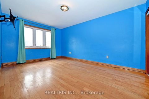 Photo 23 at 622 The Queensway, Queensway, Toronto