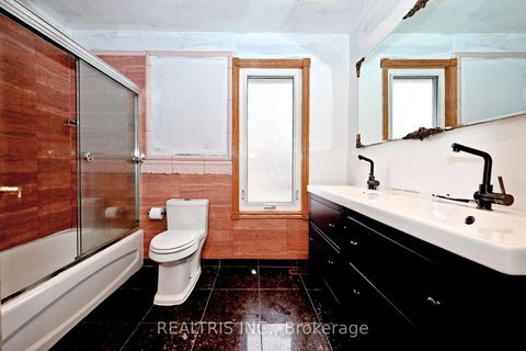 Photo 24 at 622 The Queensway, Queensway, Toronto