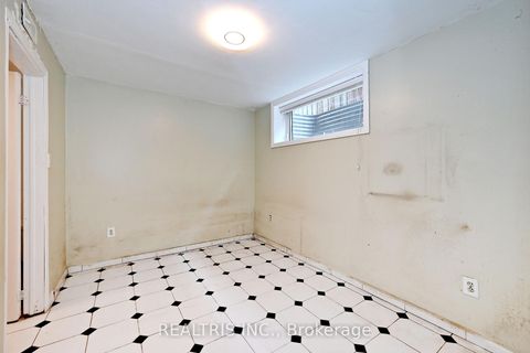 Photo 30 at 622 The Queensway, Queensway, Toronto