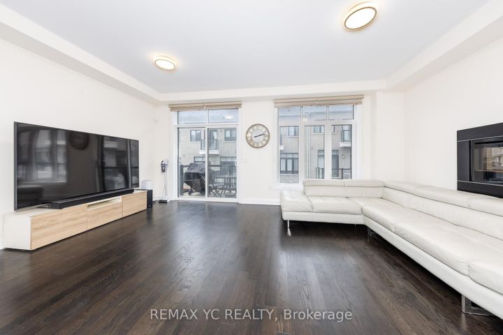 Photo 4 at 33 Duncombe Lane, South Richvale, Richmond Hill