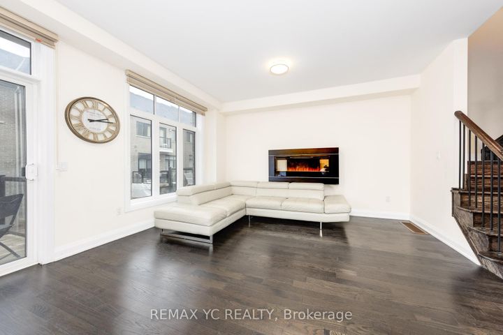 Photo 5 at 33 Duncombe Lane, South Richvale, Richmond Hill