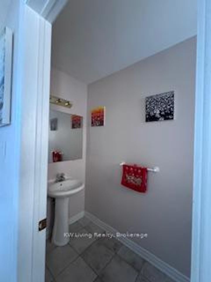 Photo 4 at 7481 Doverwood Drive, Meadowvale, Mississauga