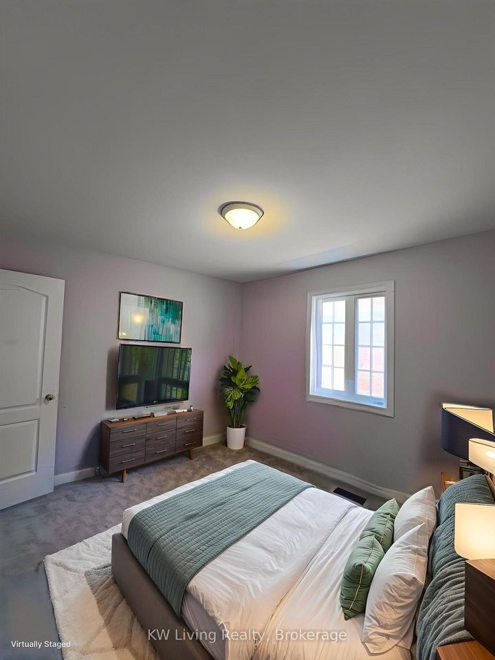 Photo 8 at 7481 Doverwood Drive, Meadowvale, Mississauga