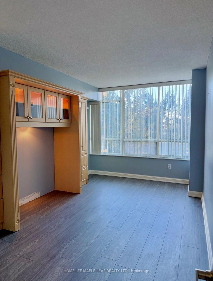 Photo 8 at 407 - 24 Hanover Road, Queen Street Corridor, Brampton