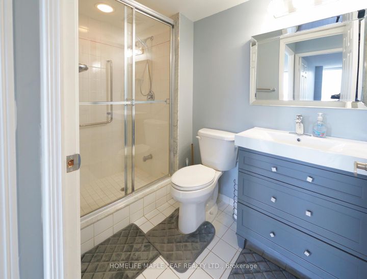 Photo 11 at 407 - 24 Hanover Road, Queen Street Corridor, Brampton