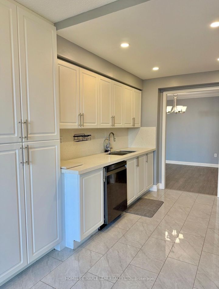 Photo 12 at 407 - 24 Hanover Road, Queen Street Corridor, Brampton