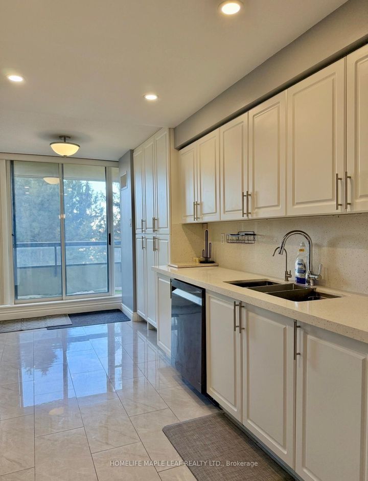 Photo 13 at 407 - 24 Hanover Road, Queen Street Corridor, Brampton