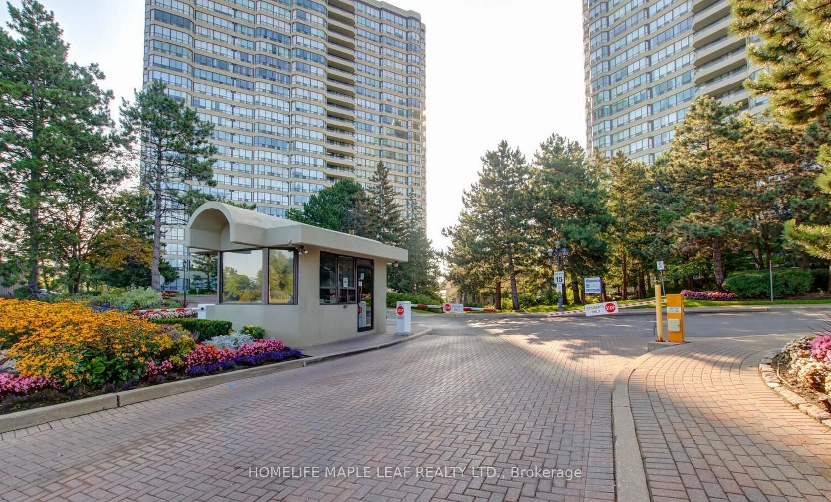 407 - 24 Hanover Road, Queen Street Corridor, Brampton 2