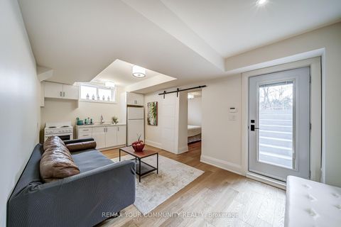 Photo 32 at 116 Lucas Street, Mill Pond, Richmond Hill