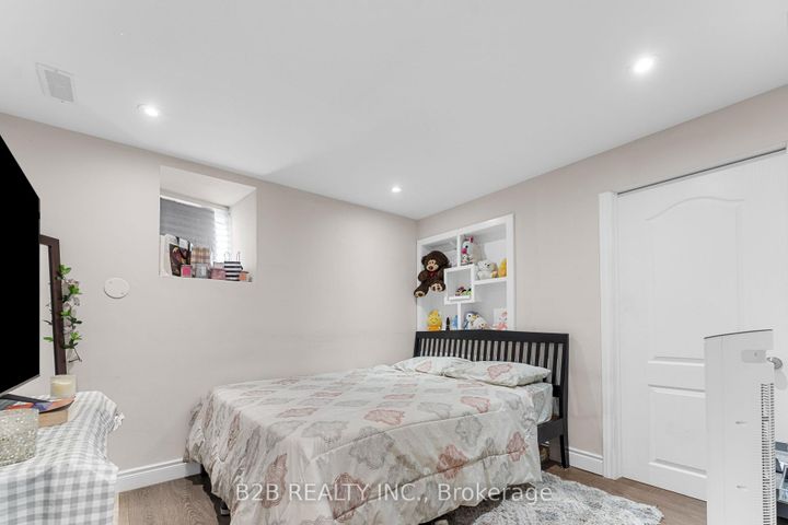 Photo 34 at 22 Templar Street, Credit Valley, Brampton