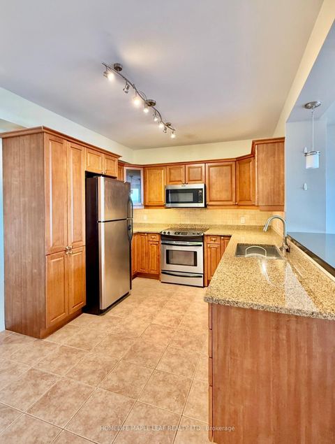 Photo 11 at 1304 - 200 Burnhamthorpe Road E, City Centre, Mississauga