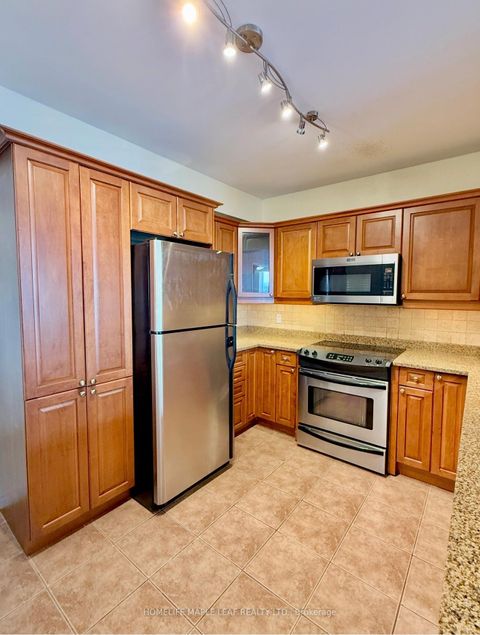 Photo 13 at 1304 - 200 Burnhamthorpe Road E, City Centre, Mississauga