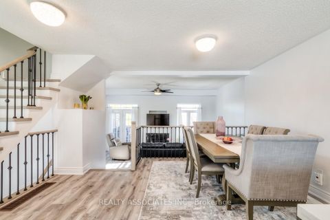 Photo 21 at 40 Sandlewood Court, Bayview Wellington, Aurora