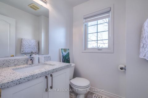 Photo 23 at 40 Sandlewood Court, Bayview Wellington, Aurora