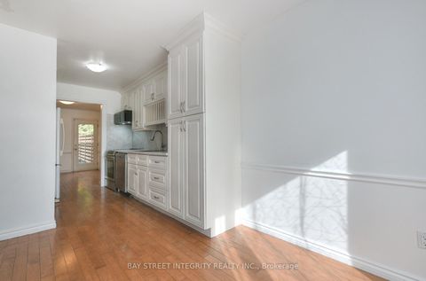 Photo 3 at 976 Raintree Lane, Lorne Park, Mississauga