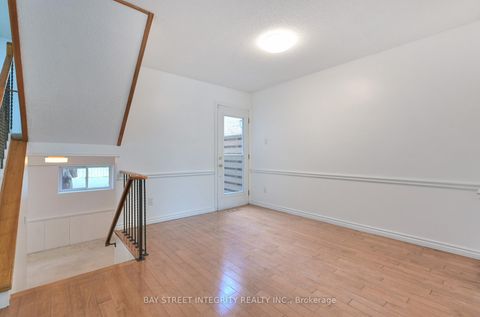 Photo 8 at 976 Raintree Lane, Lorne Park, Mississauga