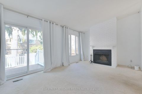 Photo 11 at 976 Raintree Lane, Lorne Park, Mississauga