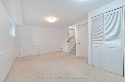 Photo 25 at 976 Raintree Lane, Lorne Park, Mississauga