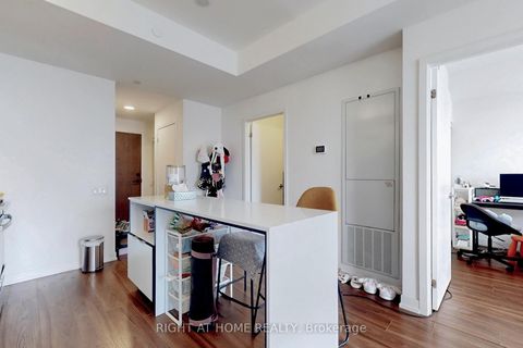 Photo 15 at 2507 - 4065 Confederation Parkway, City Centre, Mississauga