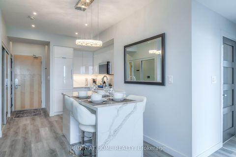 Photo 2 at 4802 - 65 Bremner Boulevard, Waterfront Communities C1, Toronto