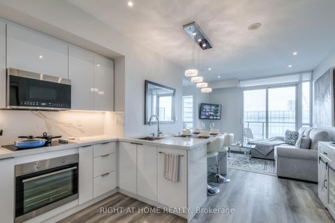Photo 3 at 4802 - 65 Bremner Boulevard, Waterfront Communities C1, Toronto