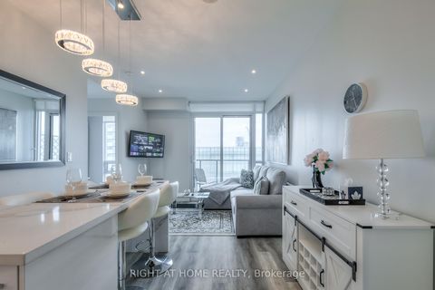 Photo 4 at 4802 - 65 Bremner Boulevard, Waterfront Communities C1, Toronto