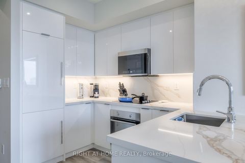 Photo 8 at 4802 - 65 Bremner Boulevard, Waterfront Communities C1, Toronto